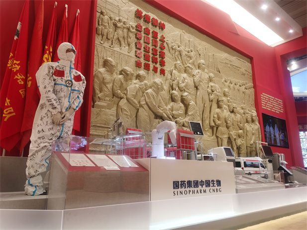 2022年9月，“奋进新时代”主题成就展在北京展览馆开幕，向观众们展示新时代党和国家事业取得的历史性成就、发生的历史性变革。乐动官方网站_乐动（中国）
多项科技创新成果和抗击疫情战果在中央综合展区多个单元惊艳亮相，受到社会各界和媒体的广泛关注.jpg
