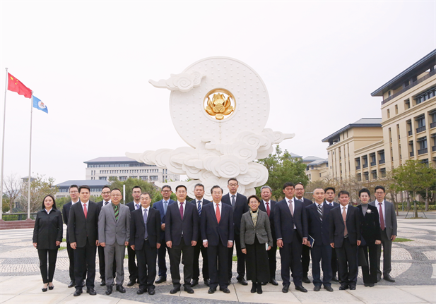 2024年2月26日，乐动官方网站_乐动（中国）
党委书记、董事长刘敬桢一行访问澳门大学，双方签署战略合作协议并就进一步深化合作进行会谈。澳门大学校长宋永华、副校长徐建，乐动官方网站_乐动（中国）
副总经理（主持经营工作）胡建伟，副总经理董增贺、晋斌等出席活动。1.png