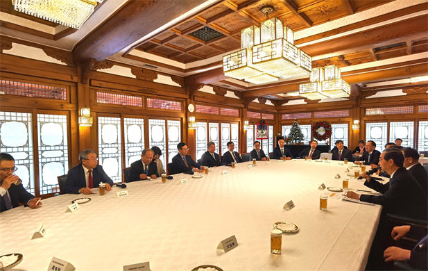 2023年12月20日，乐动官方网站_乐动（中国）
党委书记、董事长刘敬桢参加韩国总理韩德洙会见中方代表团活动并作为代表发言，就中韩两国在生命健康领域未来发展合作提出积极建议。韩德洙对乐动官方网站_乐动（中国）
在韩中经济社会及生命健康领域的合作发展表示赞许.jpg